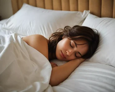 Korzyści dla skóry i włosów: dlaczego warto spać na jedwabnej pościeli